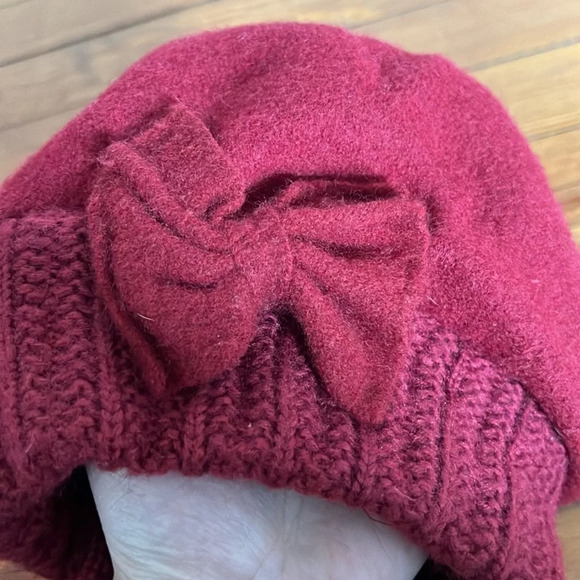 Vintage Burgundy Warm Wool Beret Style Hat with Adorable Attached Bow - OS - Picture 5 of 7